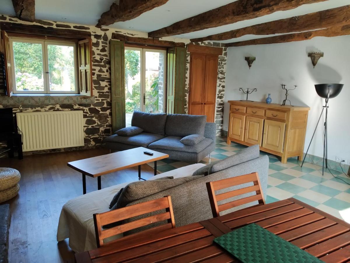 Grande maison en pierre, calme, jardin arboré. Roz-Landrieux Exterior foto