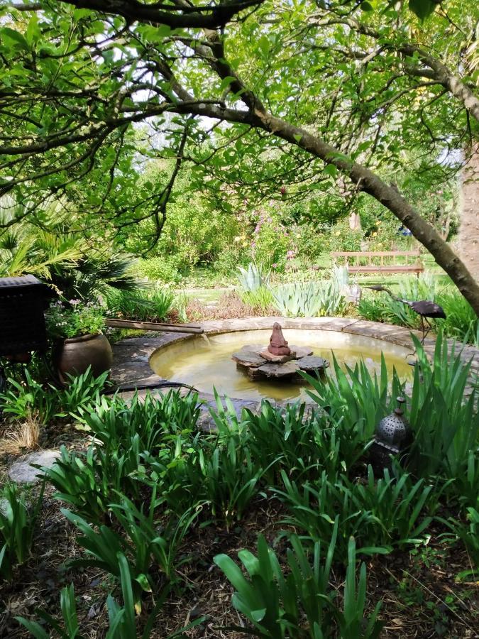 Grande maison en pierre, calme, jardin arboré. Roz-Landrieux Exterior foto
