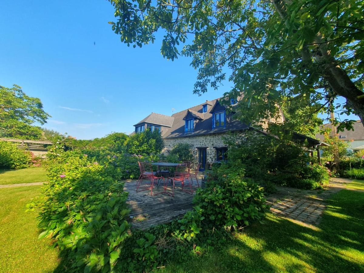 Grande maison en pierre, calme, jardin arboré. Roz-Landrieux Exterior foto