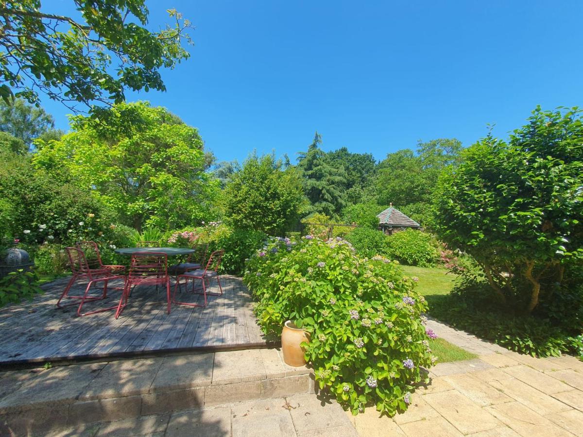 Grande maison en pierre, calme, jardin arboré. Roz-Landrieux Exterior foto