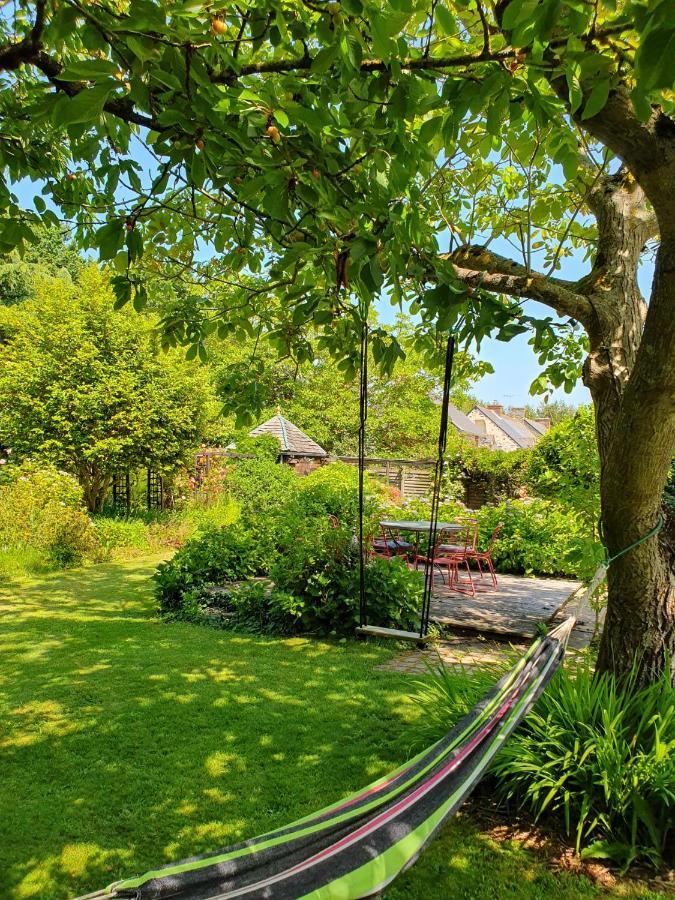 Grande maison en pierre, calme, jardin arboré. Roz-Landrieux Exterior foto