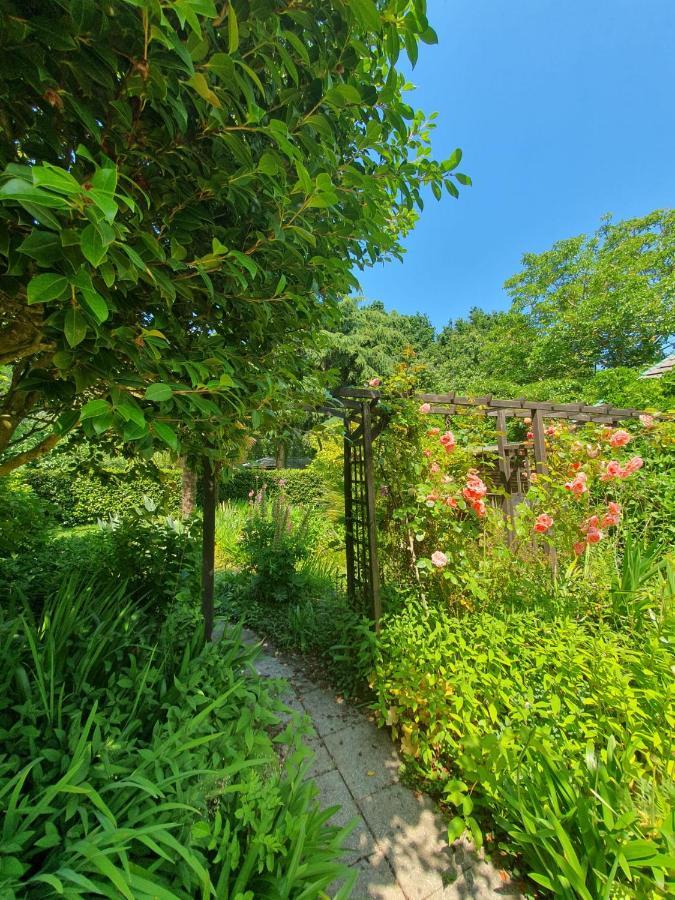 Grande maison en pierre, calme, jardin arboré. Roz-Landrieux Exterior foto