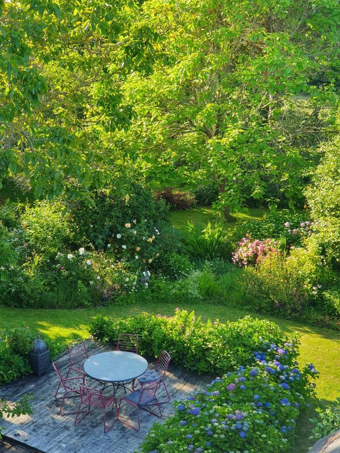 Grande maison en pierre, calme, jardin arboré. Roz-Landrieux Exterior foto