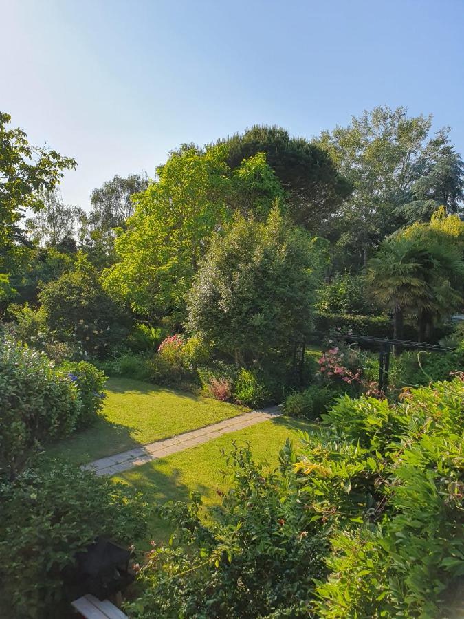 Grande maison en pierre, calme, jardin arboré. Roz-Landrieux Exterior foto